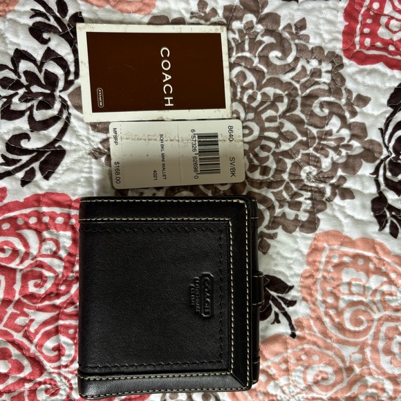 COACH small wallet. I purchased this off of Poshmark. Ready to rotate. - Picture 5 of 5